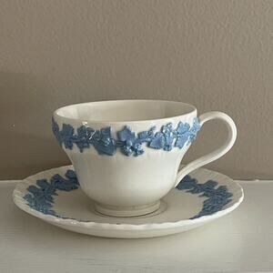 VTG Wedgwood Queensware Embossed Teacup & Saucer White, Blue, Grape, Vines